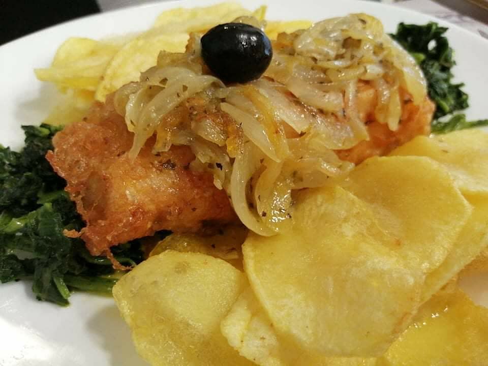 Grelos salteados a acompanhar o bacalhau