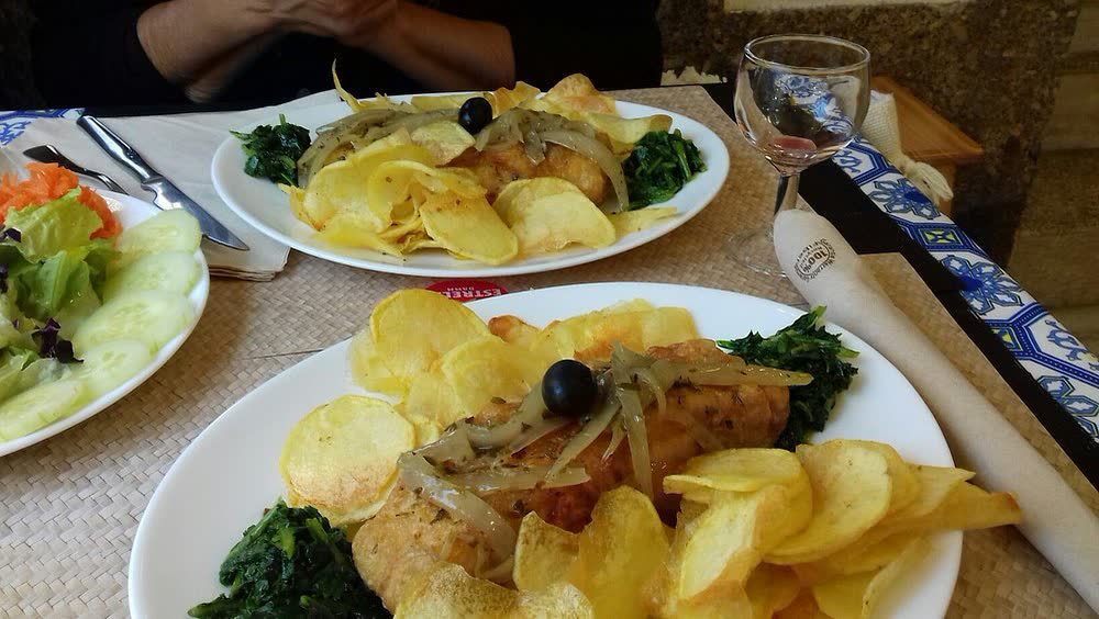 Acompanhamento de batata e grelos