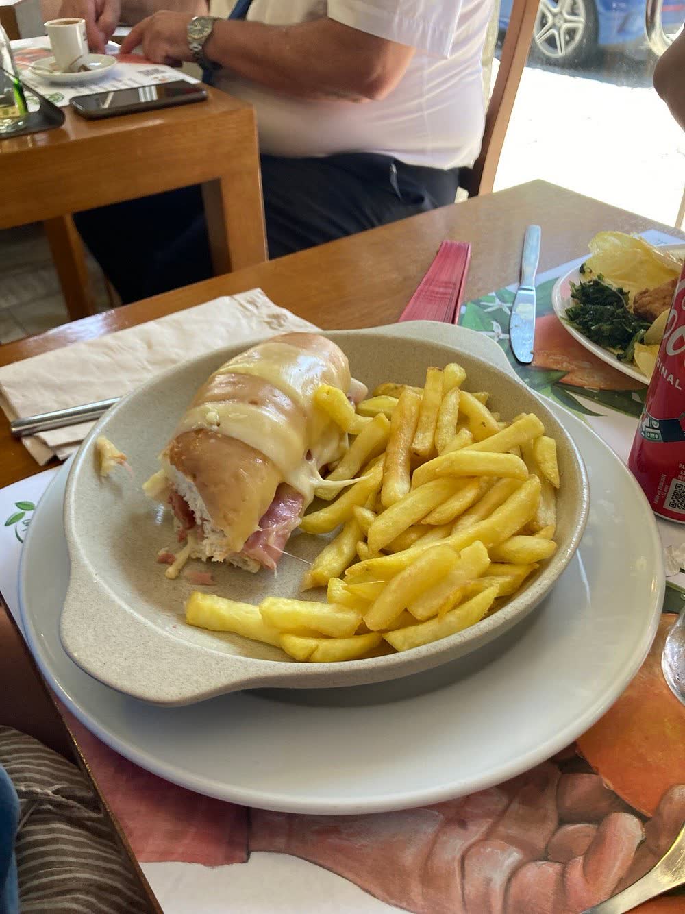 Cachorro quente com batata frita