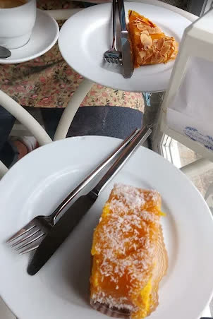 Bolo de coco e bolo de amêndoa