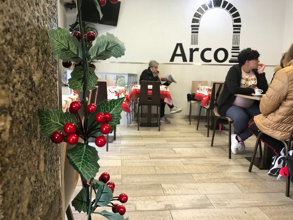 Pormenores festivos na sala pelo Natal